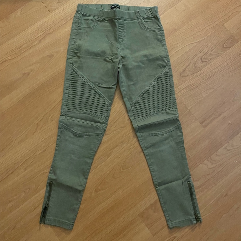 Womens Elastic Waistband Pants w/ Ankle Zippers. Size M